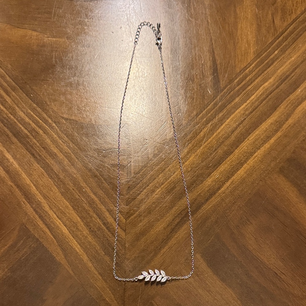 Silver Laurel Leaf Vine Necklace - Dainty Minimalist Jewelry